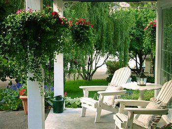Posada Lakeside Country Inn