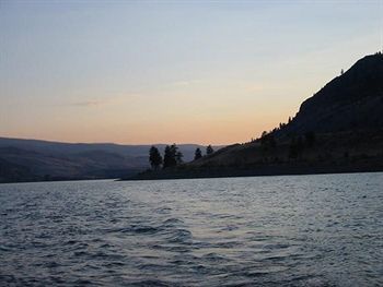 Posada Lakeside Country Inn