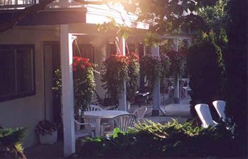 Posada Lakeside Country Inn