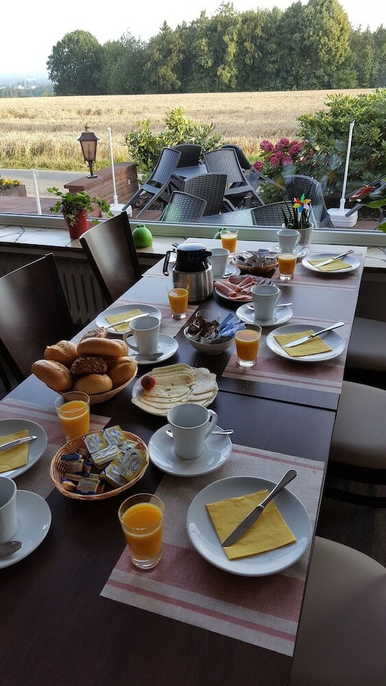 Caf� Sonnenschein & Pension
