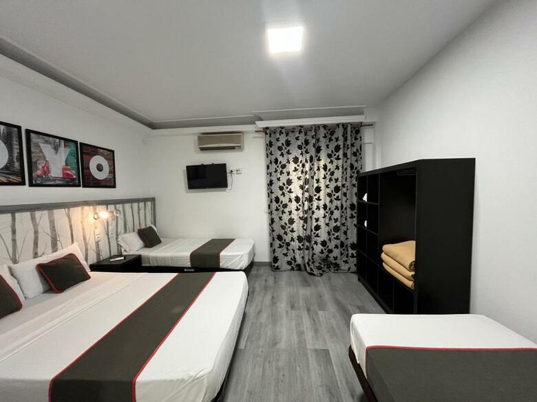 Hotel Hello Feria