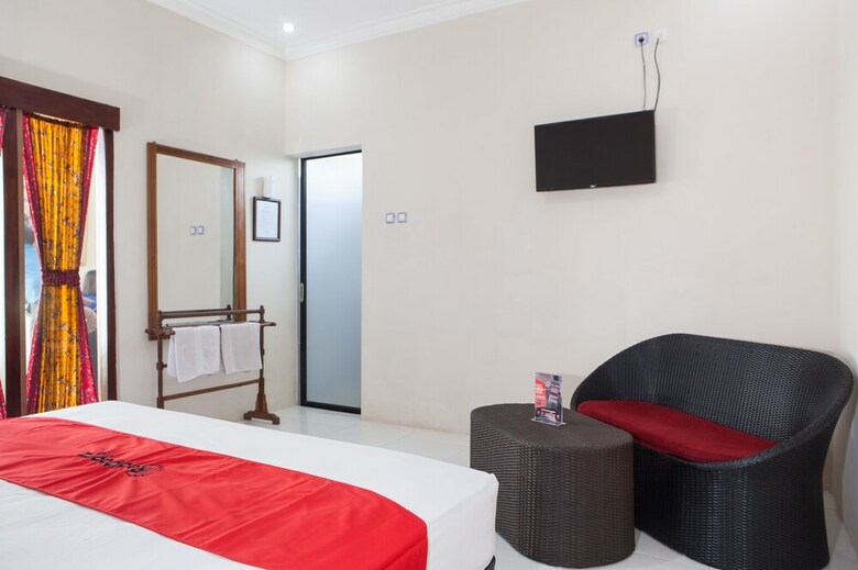 Hotel Reddoorz Plus Near Mall Roxy Banyuwangi