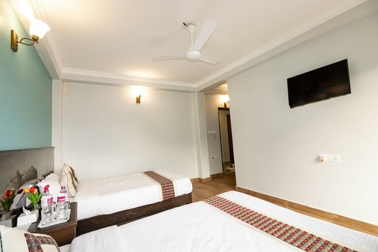 Hotel Oyo 254 White House In