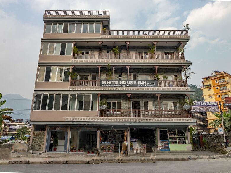 Hotel Oyo 254 White House In