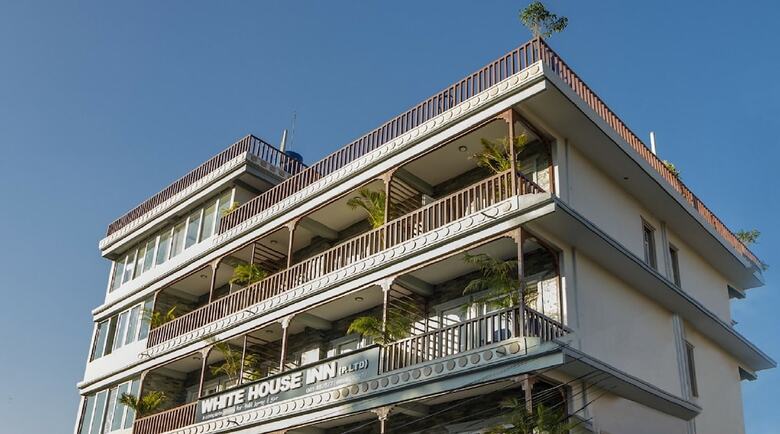 Hotel Oyo 254 White House In