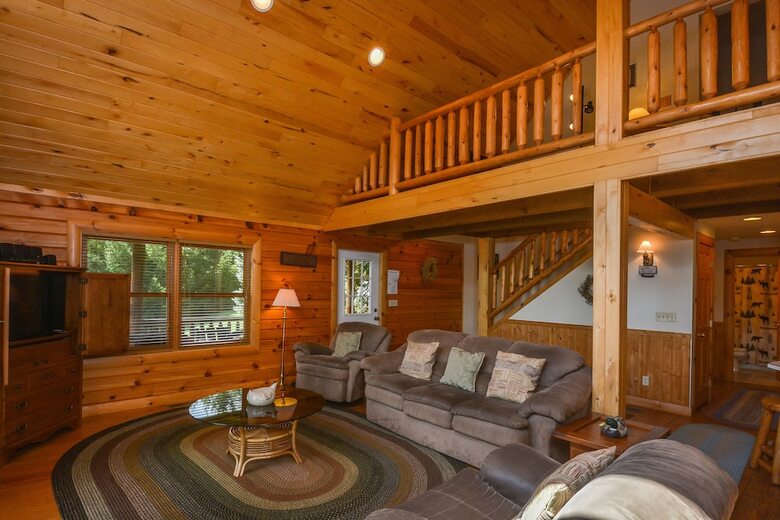 Lucky Bear Lodge 5 Bedroom House