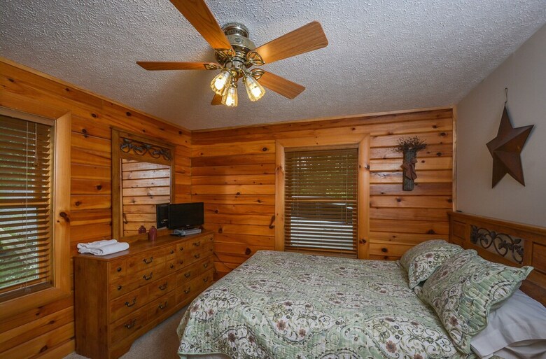 Lucky Bear Lodge 5 Bedroom House