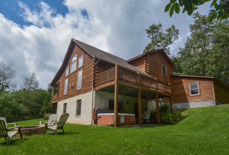 Lucky Bear Lodge 5 Bedroom House
