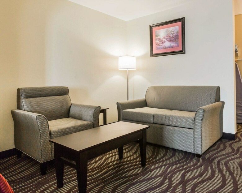 Hotel Quality Inn & Suites Near Maxwell-gunter Air Force Base