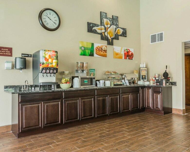 Hotel Quality Inn & Suites Near Maxwell-gunter Air Force Base