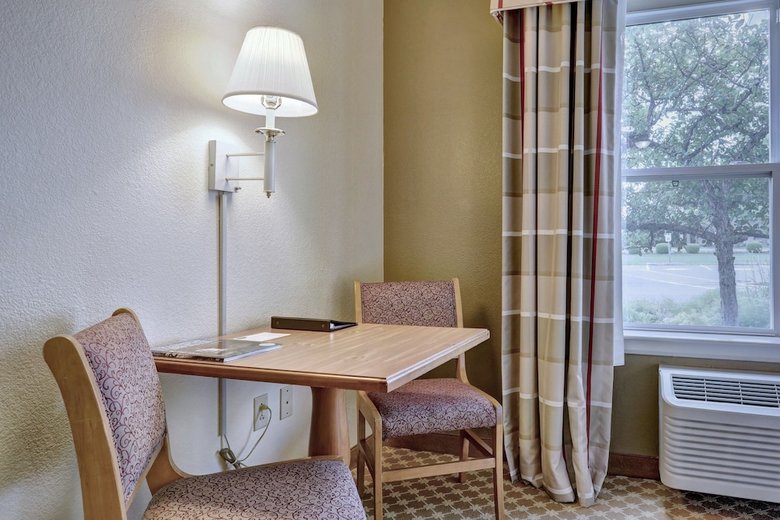 Hotel Lancaster Inn And Suites
