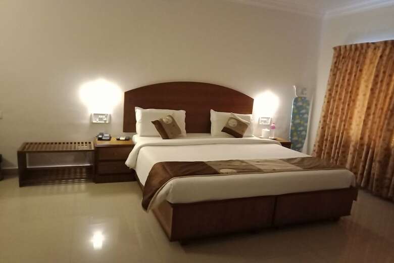 Oyo 19742 Hotel Dona Castle
