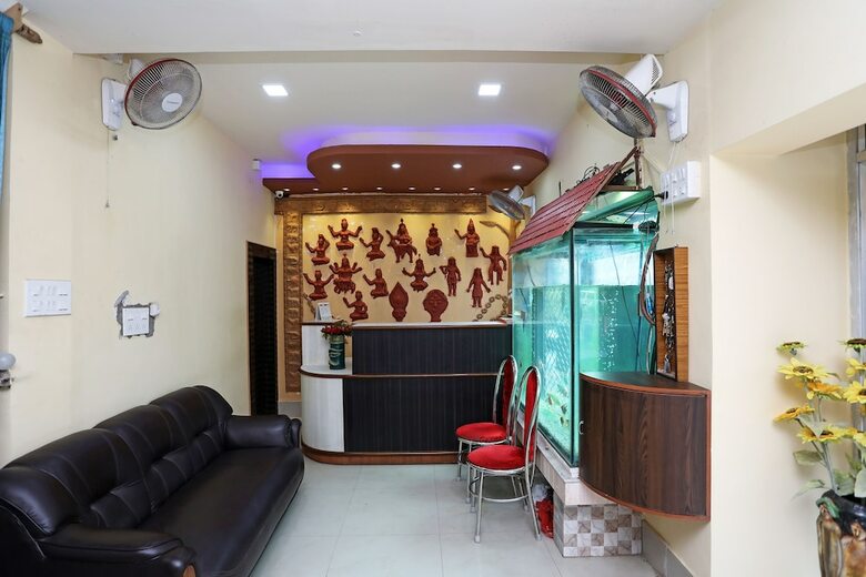 Hotel Oyo 16059 Roland Inn