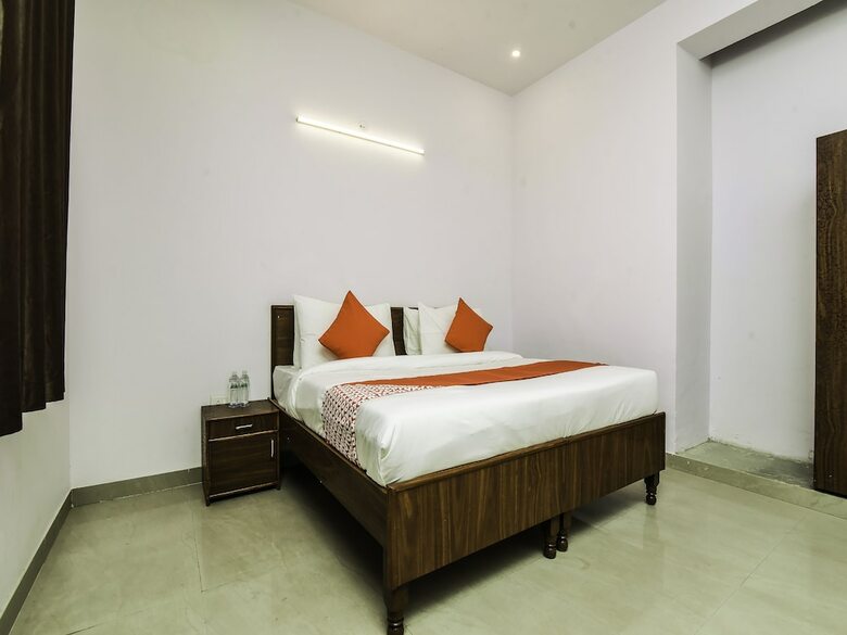 Hotel Oyo 20031 Flagship Jaypee Hospital