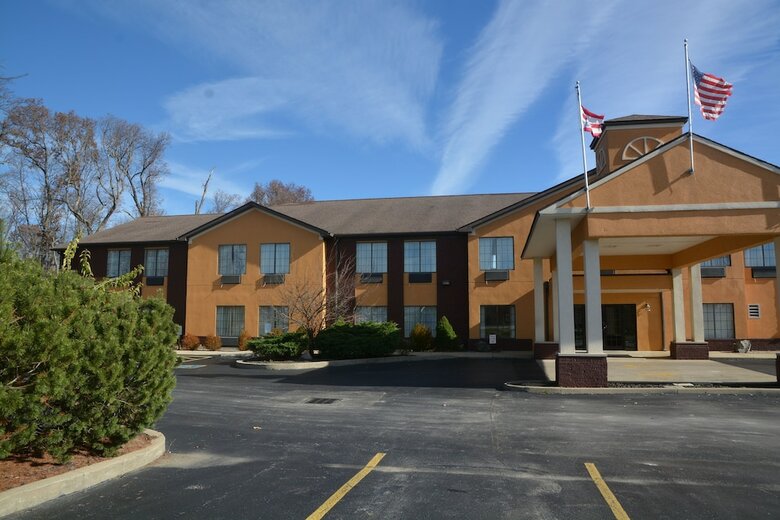 Hotel Countryside Inn & Suites