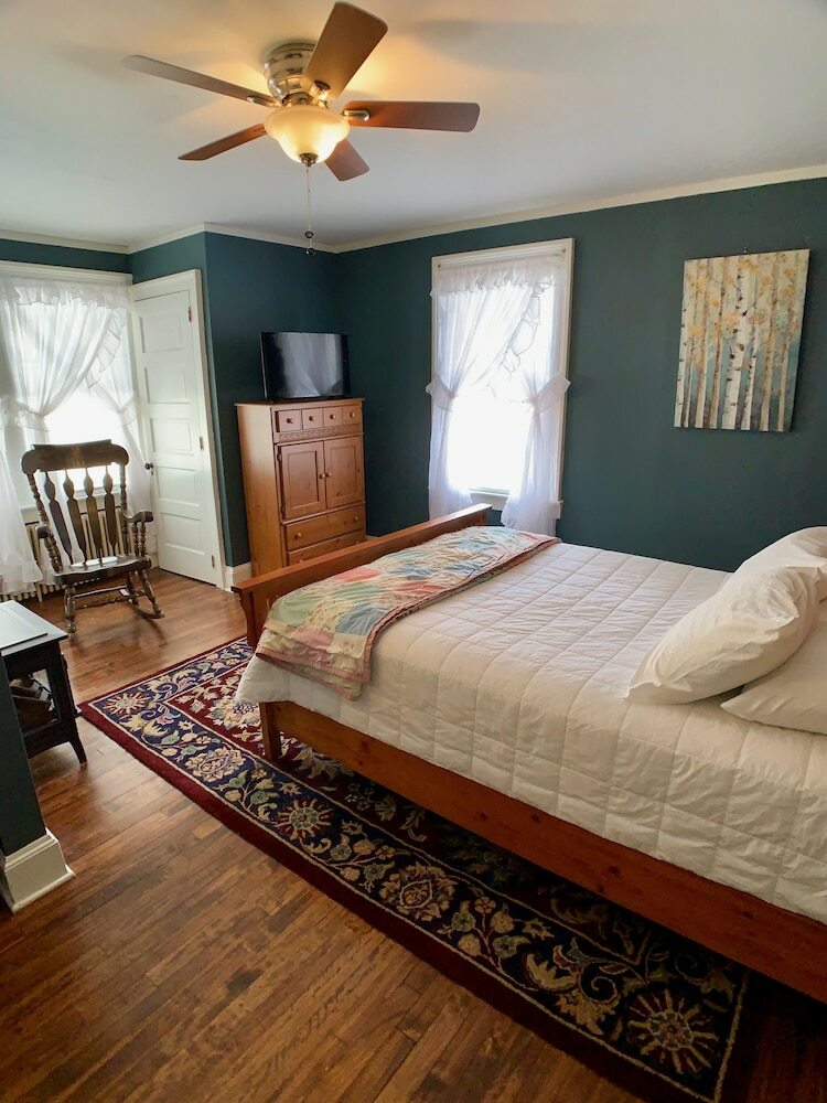 Posada Treehouse Village Inn