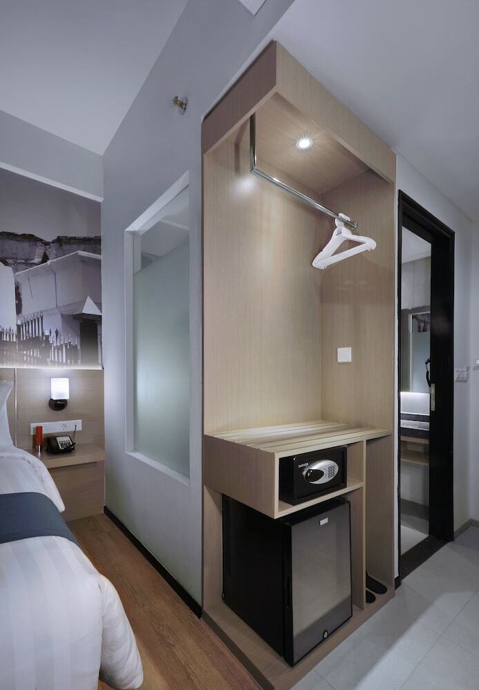 Hotel Neo+ Waru Sidoarjo By Aston