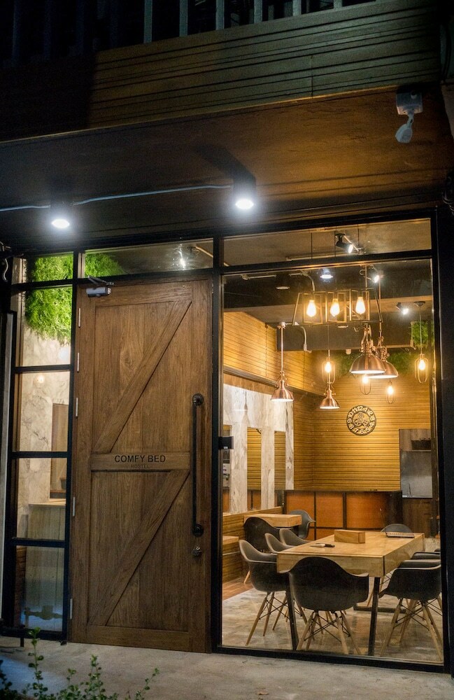 Hostal Comfy Bed Hostel - Adults Only
