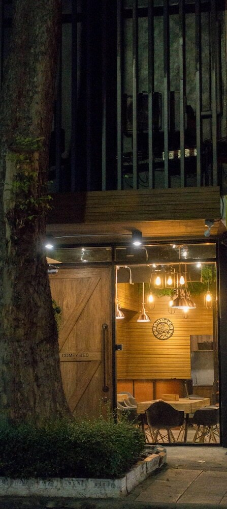 Hostal Comfy Bed Hostel - Adults Only