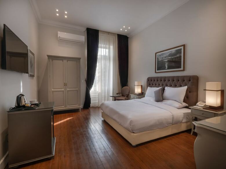 1920s Boutique Hotel And Restaurants
