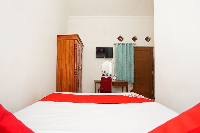 Hostal Oyo 302 Karolin Homestay