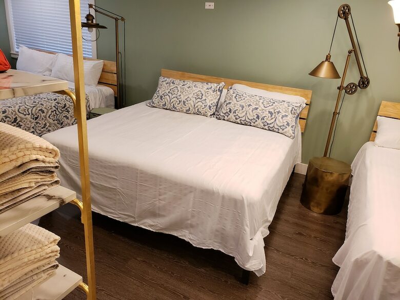 Luxe Retreat At 8050 Kaymar Dr.