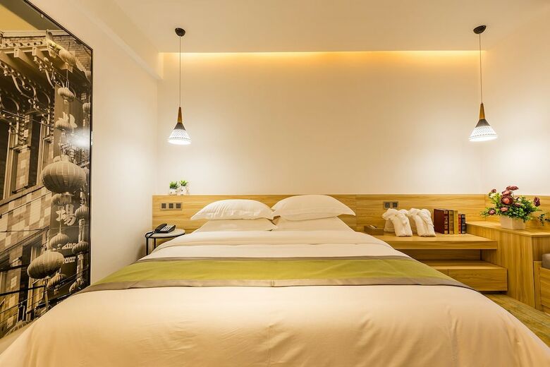 Q Hotel