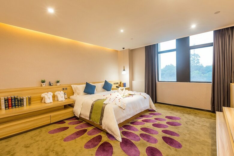 Q Hotel