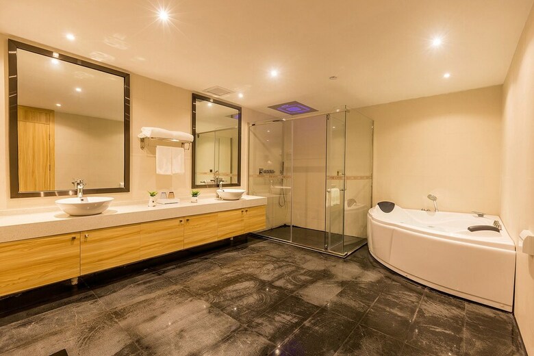 Q Hotel