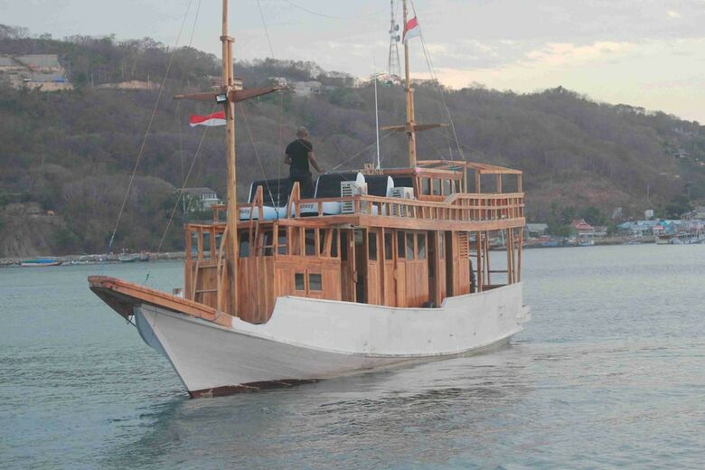 Boat Charter Km.caroline