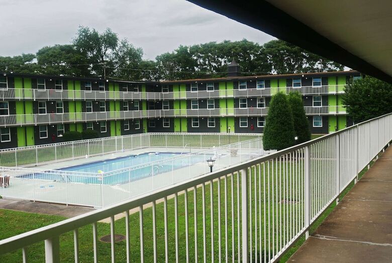 Hotel Hillside Crossing Nashville A Ramada By Wyndham