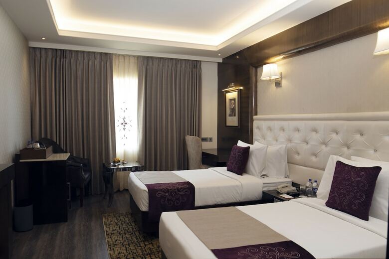 Hotel Zone By The Park Jammu