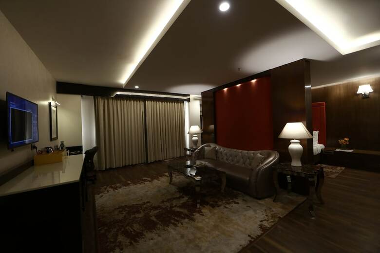 Hotel Zone By The Park Jammu