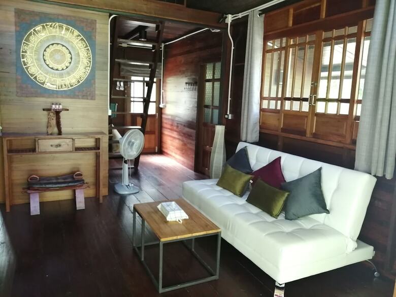 Hotel Rustic Charm Suphan