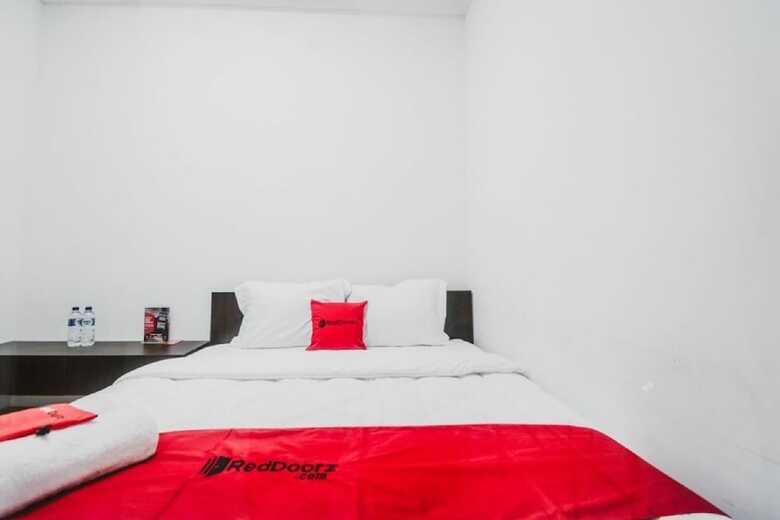 Hotel Reddoorz Syariah @ Limo Depok