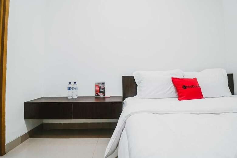 Hotel Reddoorz Syariah @ Limo Depok