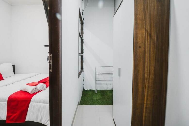 Hotel Reddoorz Syariah @ Limo Depok
