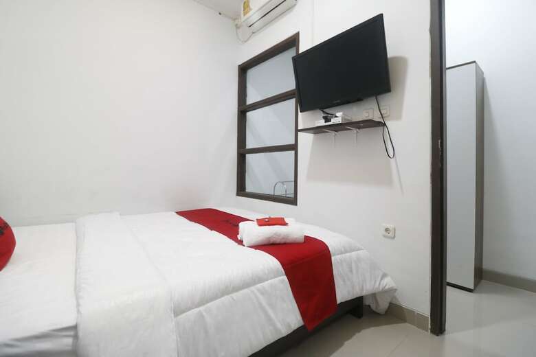 Hotel Reddoorz Syariah @ Limo Depok