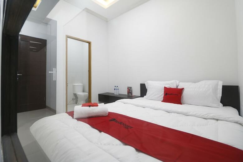 Hotel Reddoorz Syariah @ Limo Depok