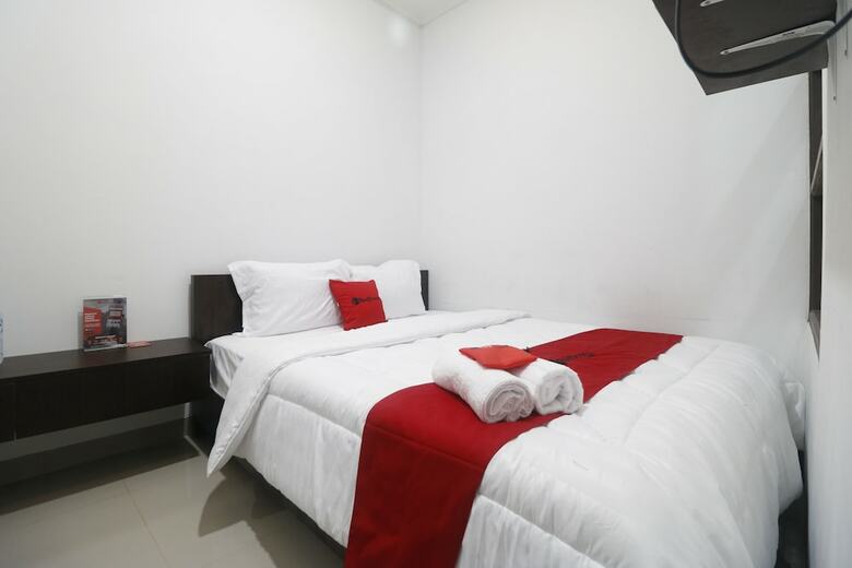 Hotel Reddoorz Syariah @ Limo Depok