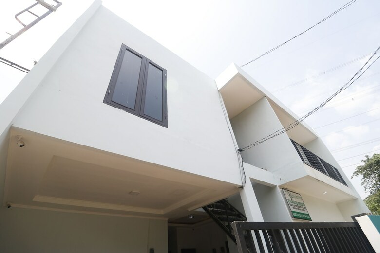 Hotel Reddoorz Syariah @ Limo Depok