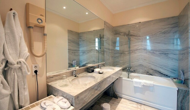 Hotel Ch�teau de Locgu�nol�