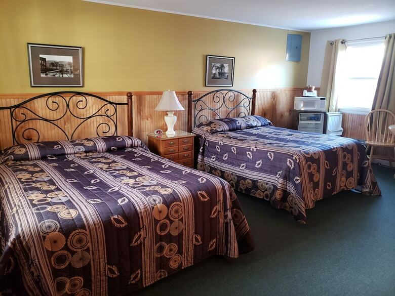 The Colonial Motel