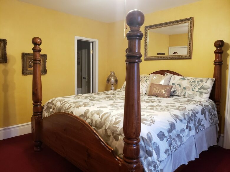 The Colonial Motel