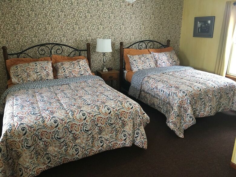 The Colonial Motel