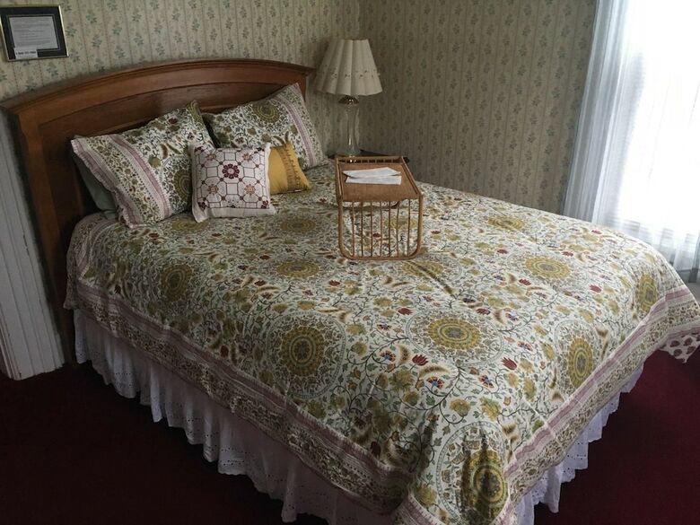 The Colonial Motel