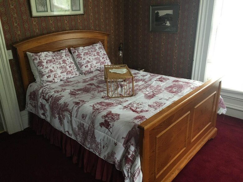 The Colonial Motel