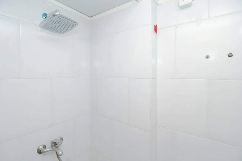 Hostal Kamar Keluarga Syariah Cendrawasih