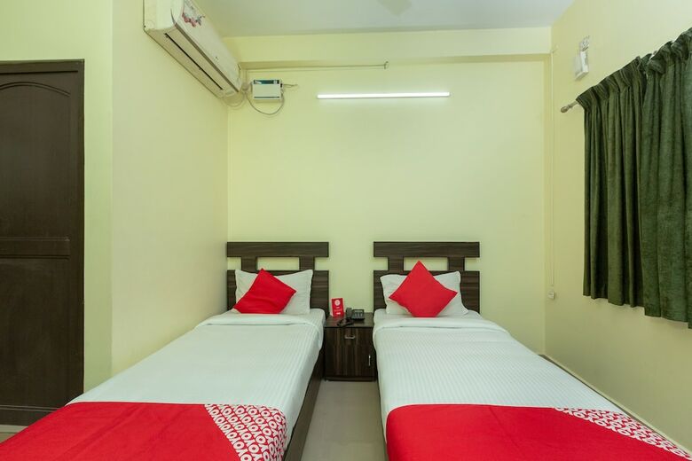 Hotel Oyo 22408 Apple Tree Residency