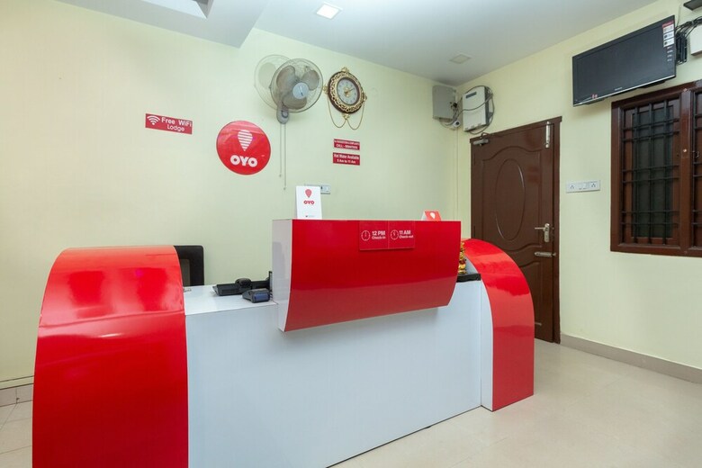 Hotel Oyo 22408 Apple Tree Residency